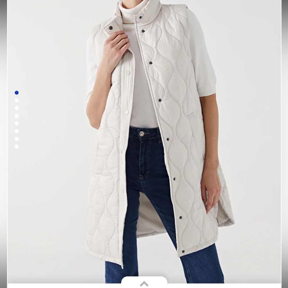 Joie Long White Sleeveless Puffer Vest, lightweight and quilted w/Pockets.